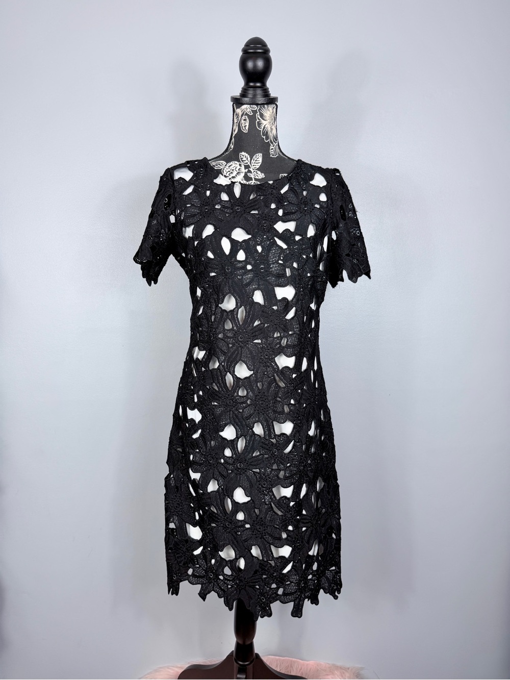Calvin Klein black/white floral cutout short sleeve shift dress size 8